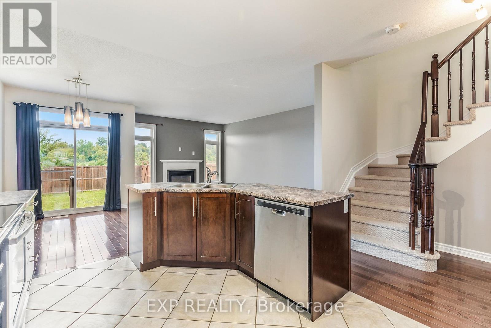 Photo 8 of 136 Whispering Winds Way, Ottawa ON
