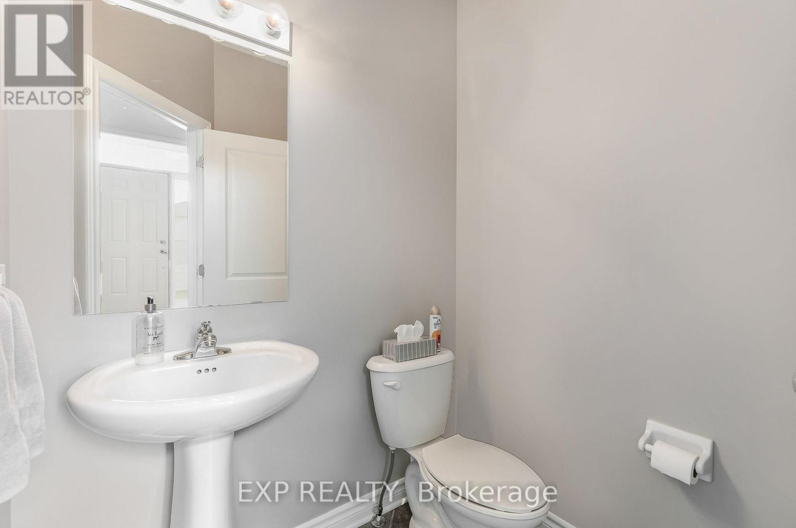 Photo 19 of 136 Whispering Winds Way, Ottawa ON