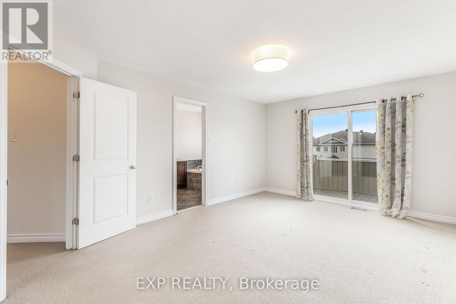 Photo 15 of 136 Whispering Winds Way, Ottawa ON