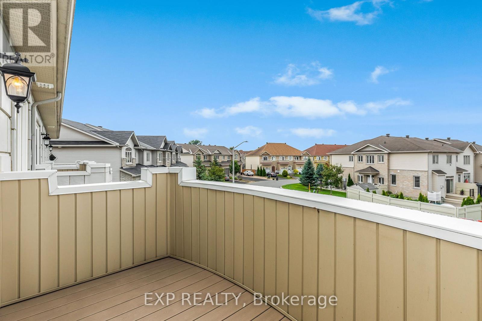 Photo 7 of 136 Whispering Winds Way, Ottawa ON