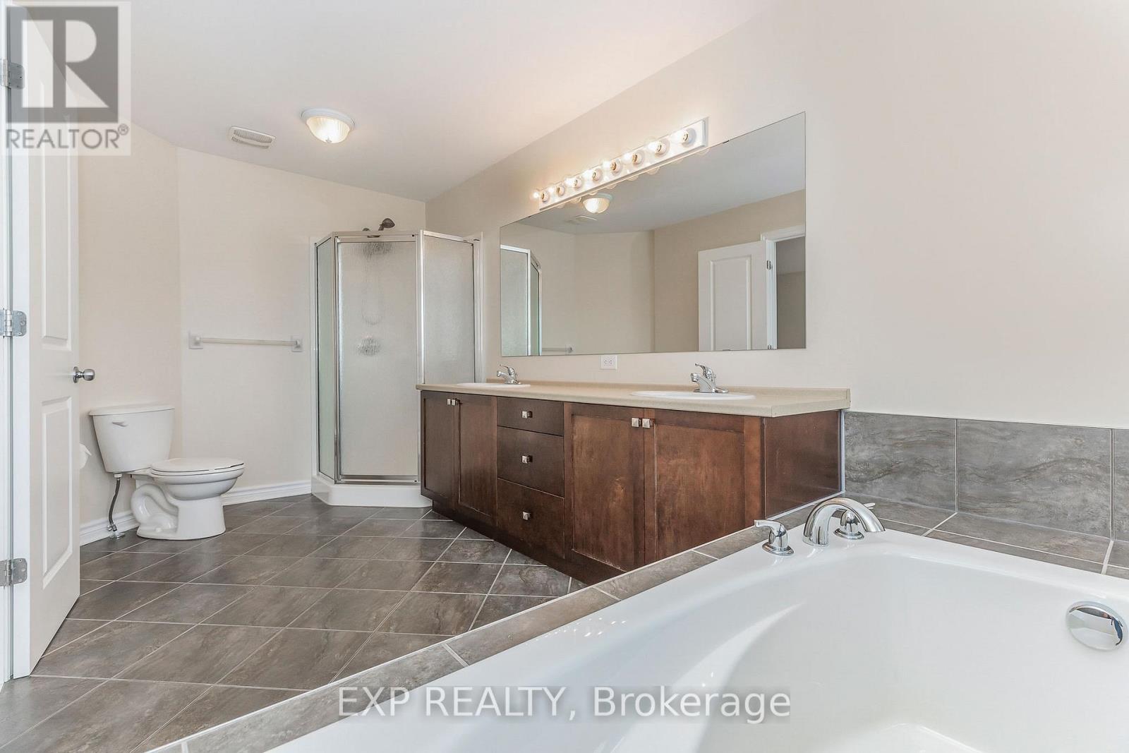Photo 13 of 136 Whispering Winds Way, Ottawa ON