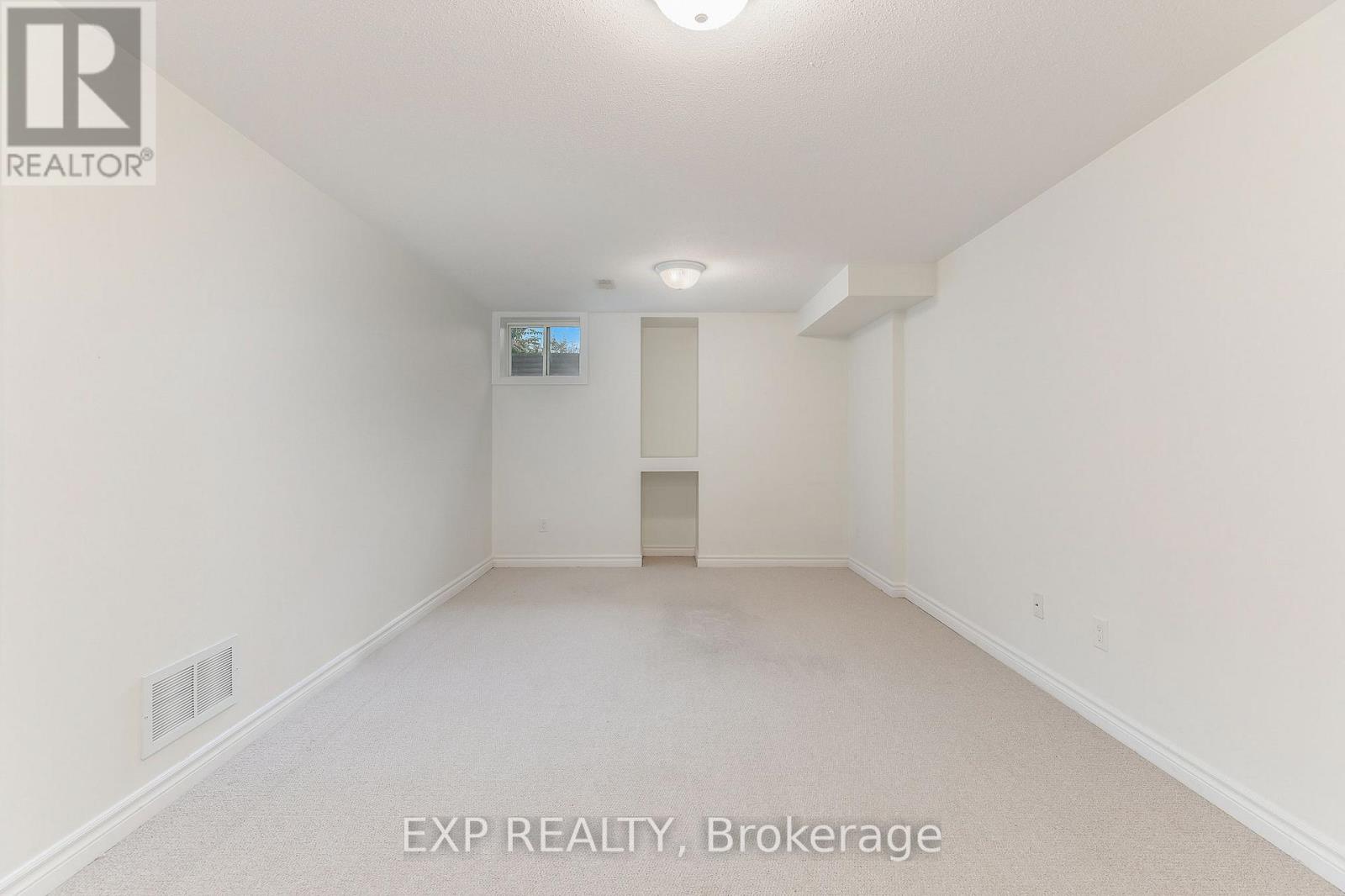 Photo 27 of 136 Whispering Winds Way, Ottawa ON