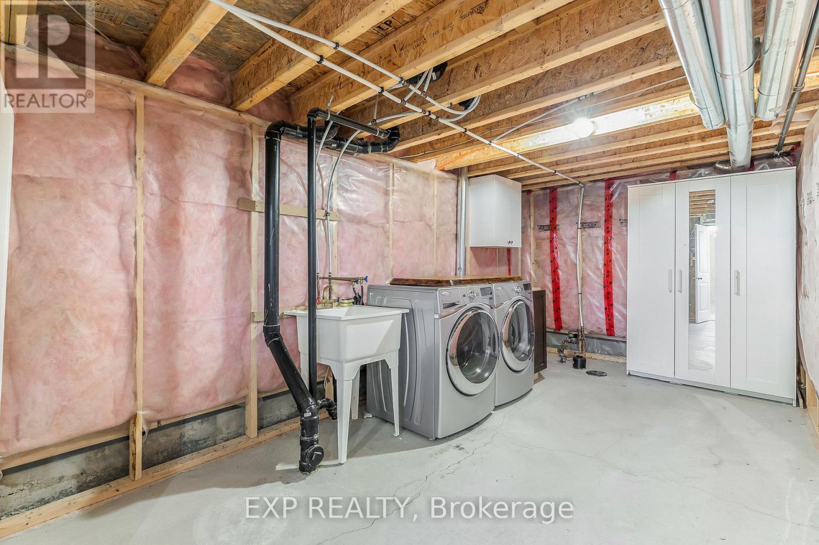 Photo 14 of 136 Whispering Winds Way, Ottawa ON