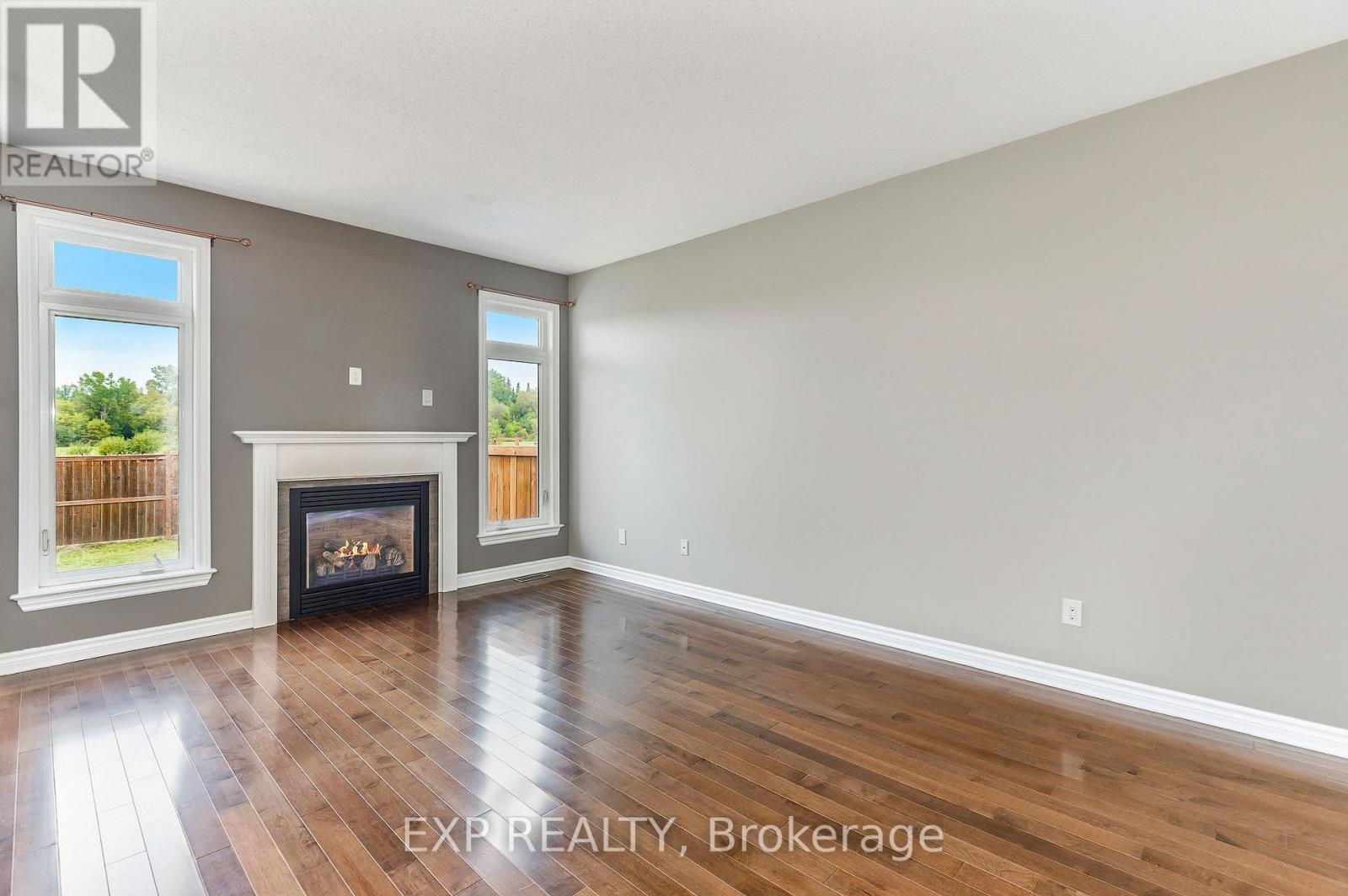 Photo 24 of 136 Whispering Winds Way, Ottawa ON