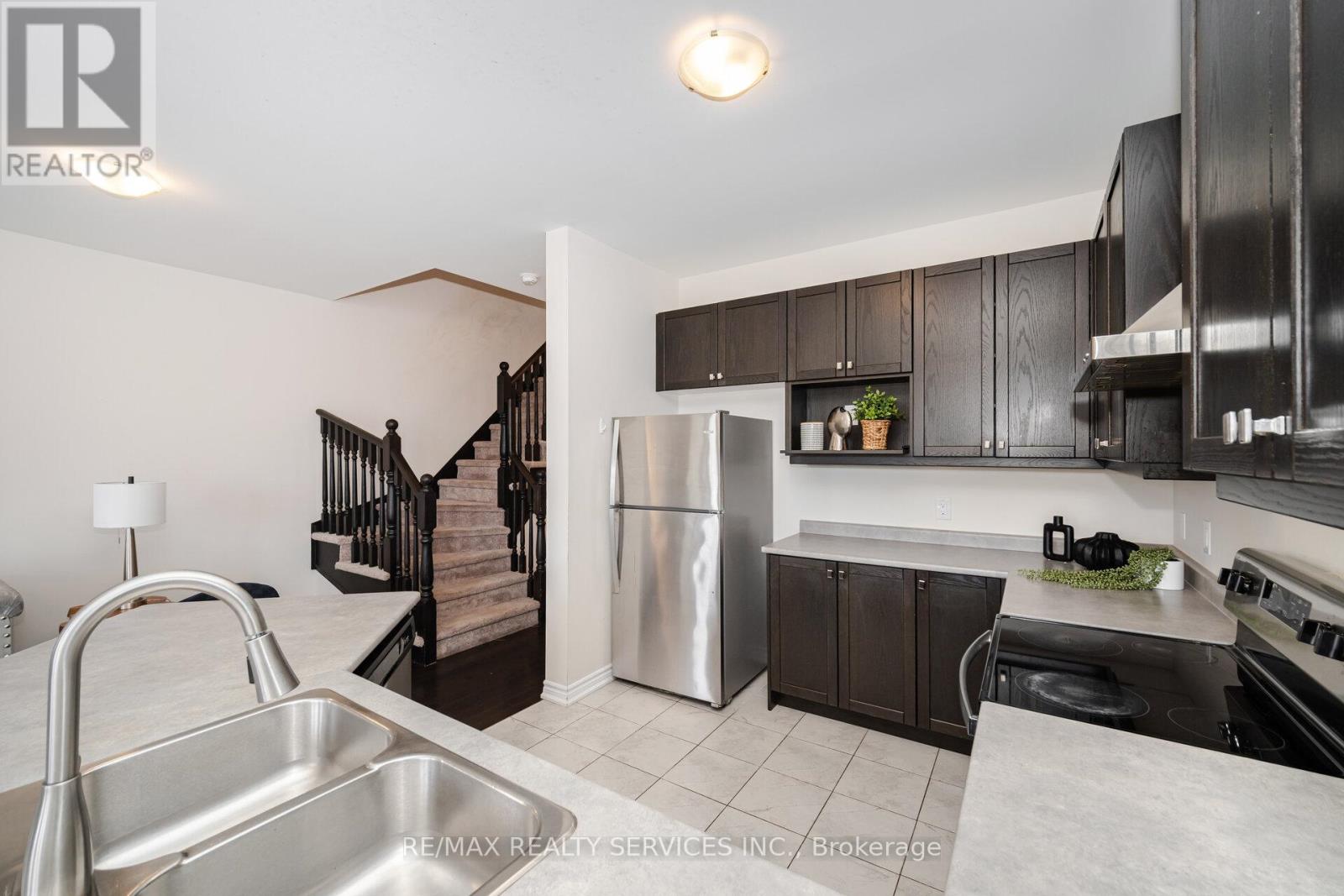 Photo 10 of 21 Cosbury Lane, Caledon ON