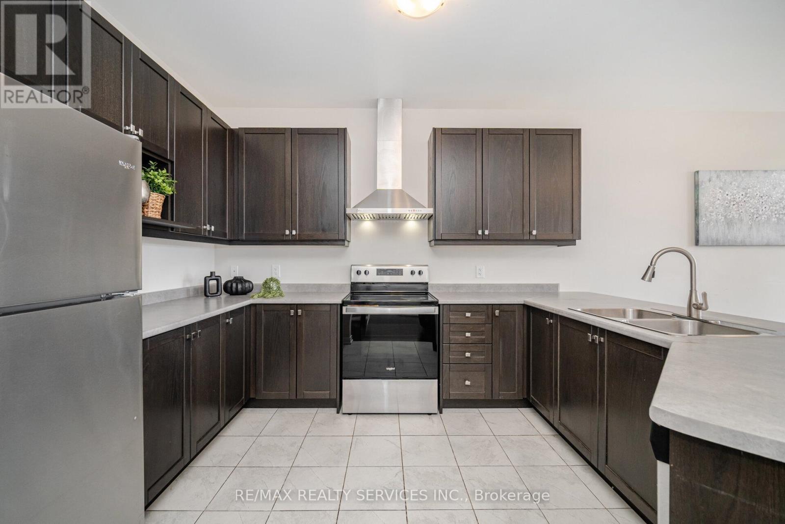 Photo 11 of 21 Cosbury Lane, Caledon ON