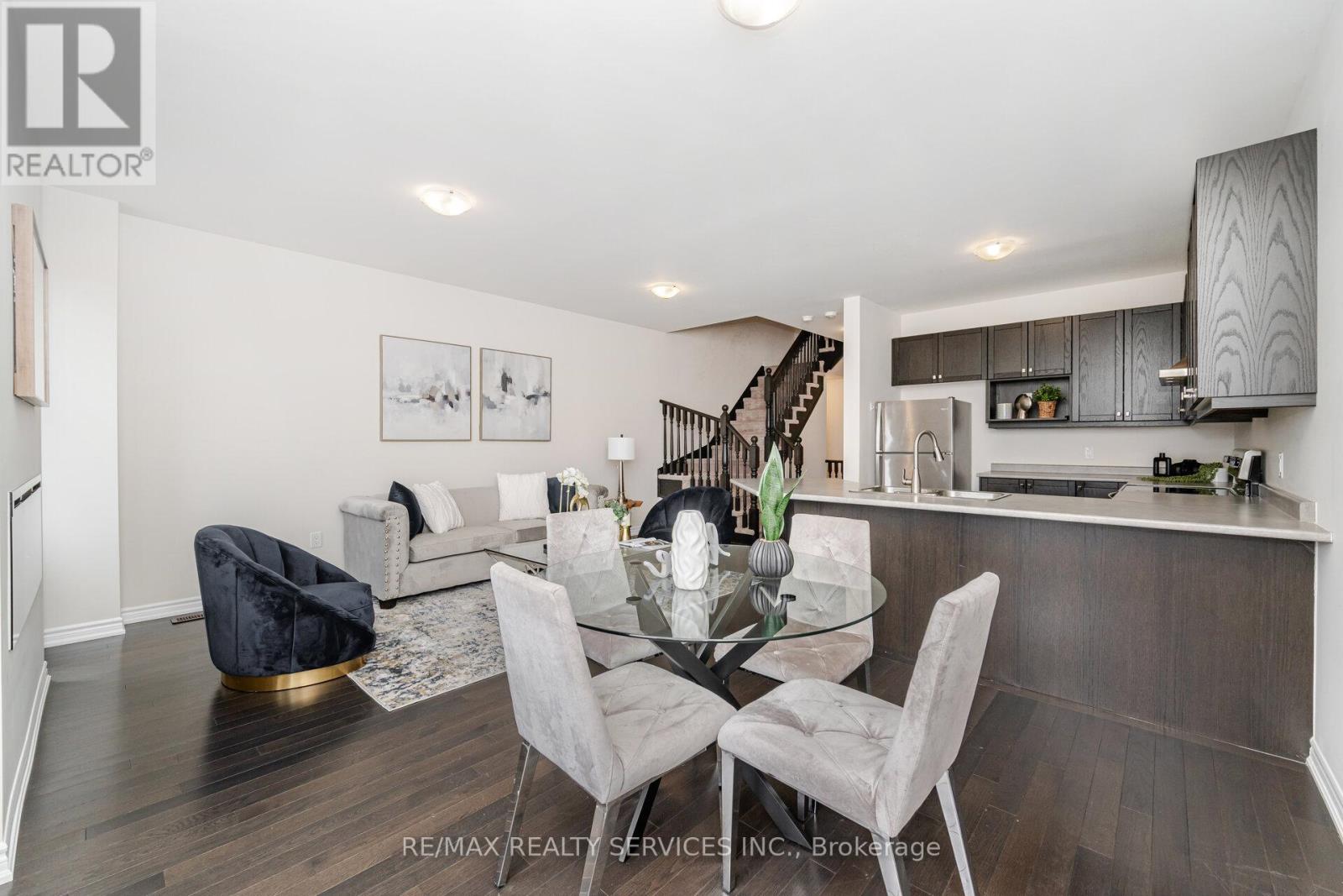 Photo 2 of 21 Cosbury Lane, Caledon ON