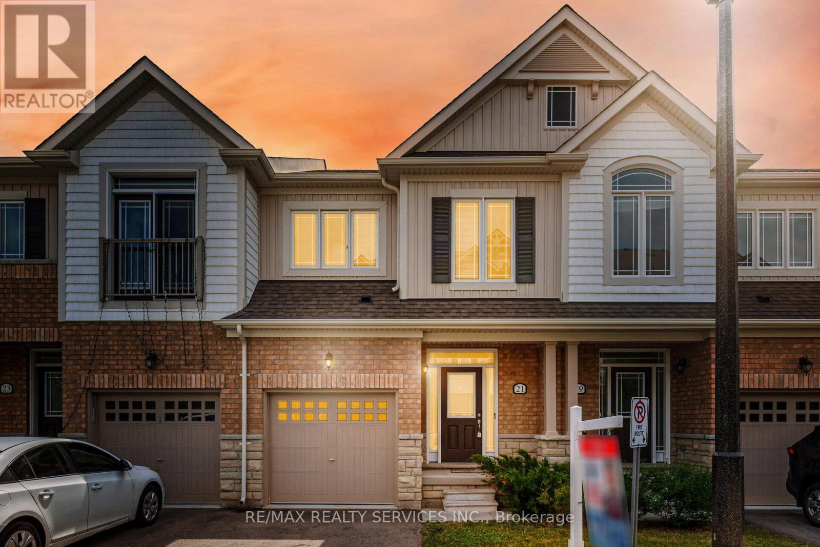 Photo 3 of 21 Cosbury Lane, Caledon ON