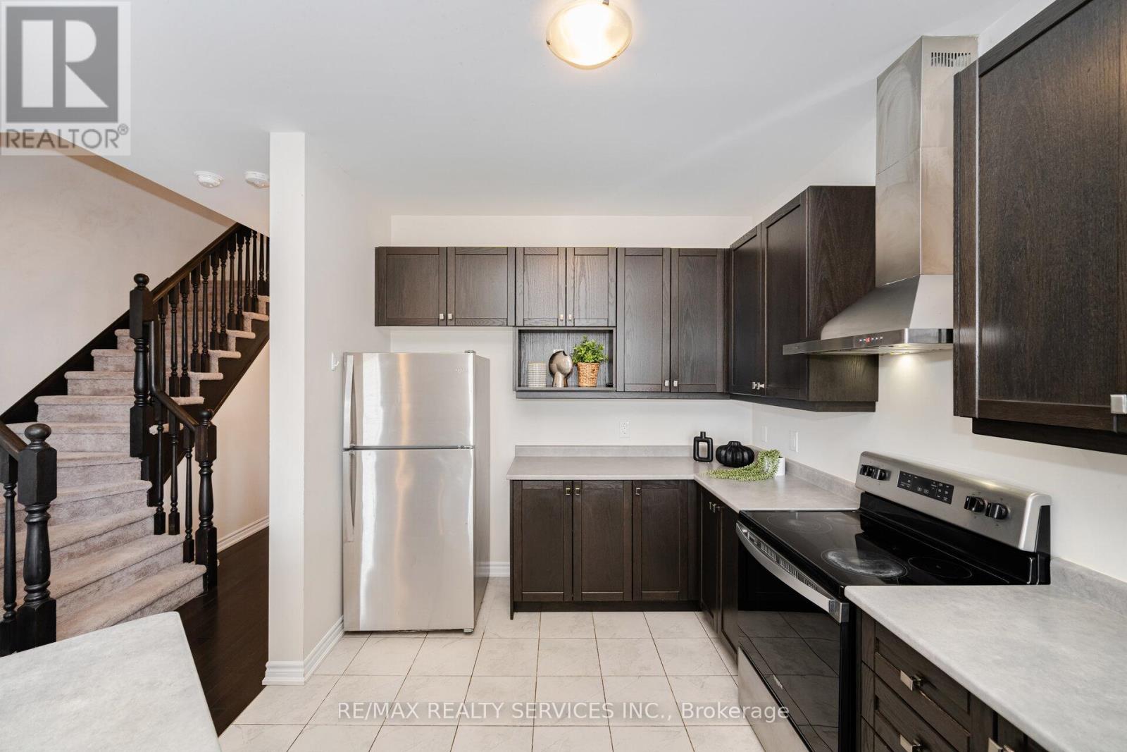 Photo 9 of 21 Cosbury Lane, Caledon ON