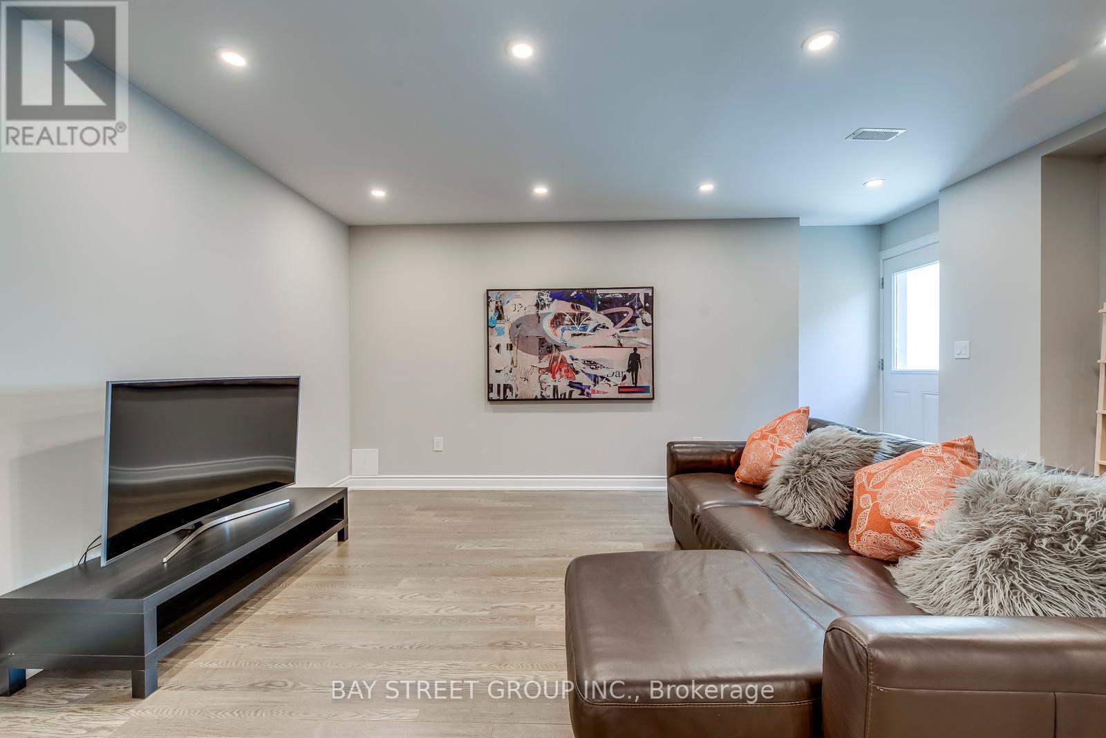 Photo 11 of 3091 Streamwood Pass, Oakville ON