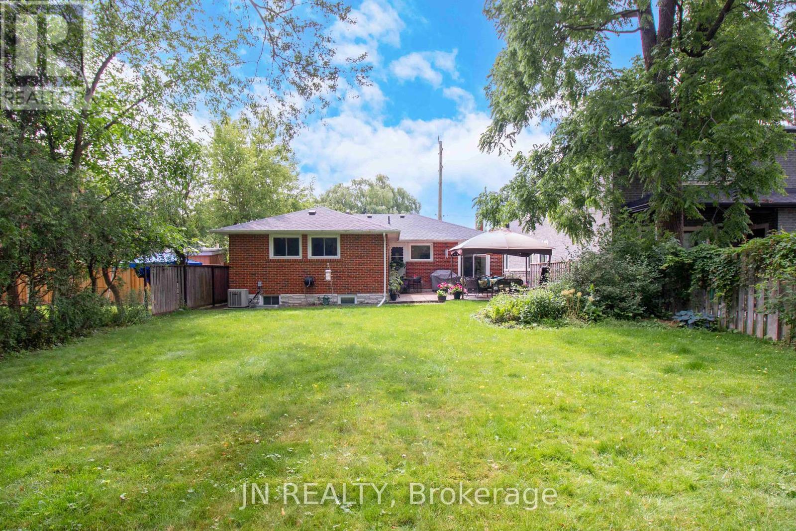 Photo 6 of 36 Harold Street, Brampton ON