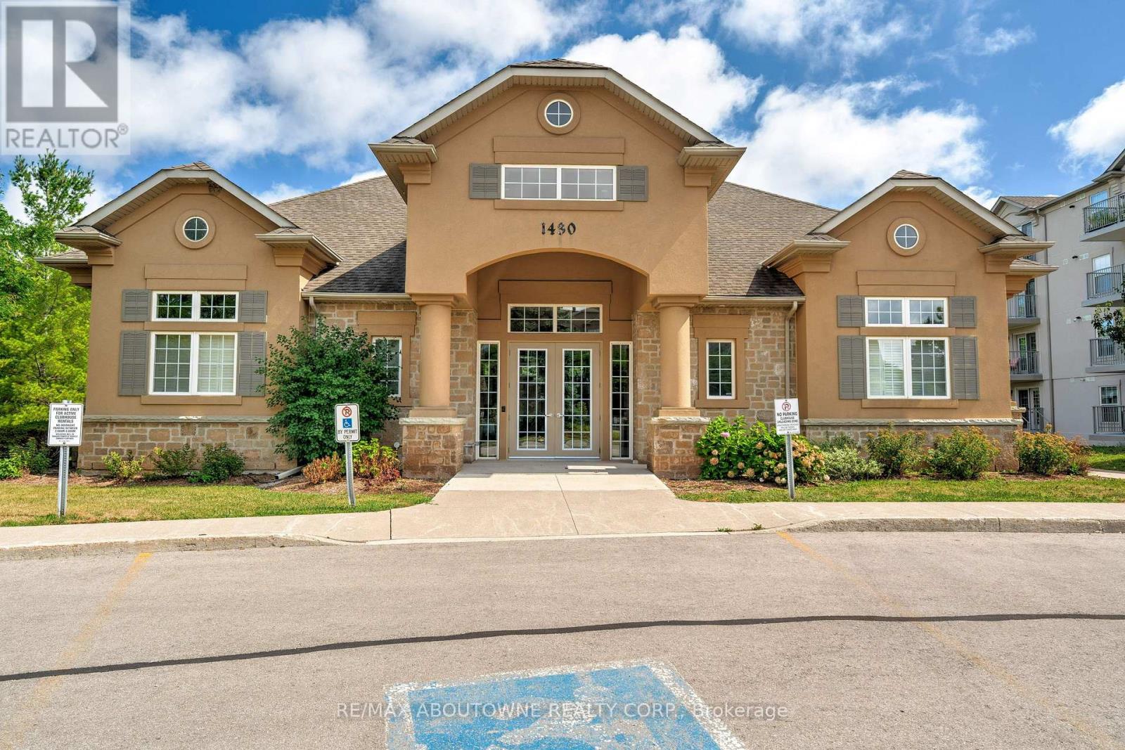 Photo 1 of 212 1460 Bishops Gate, Oakville ON