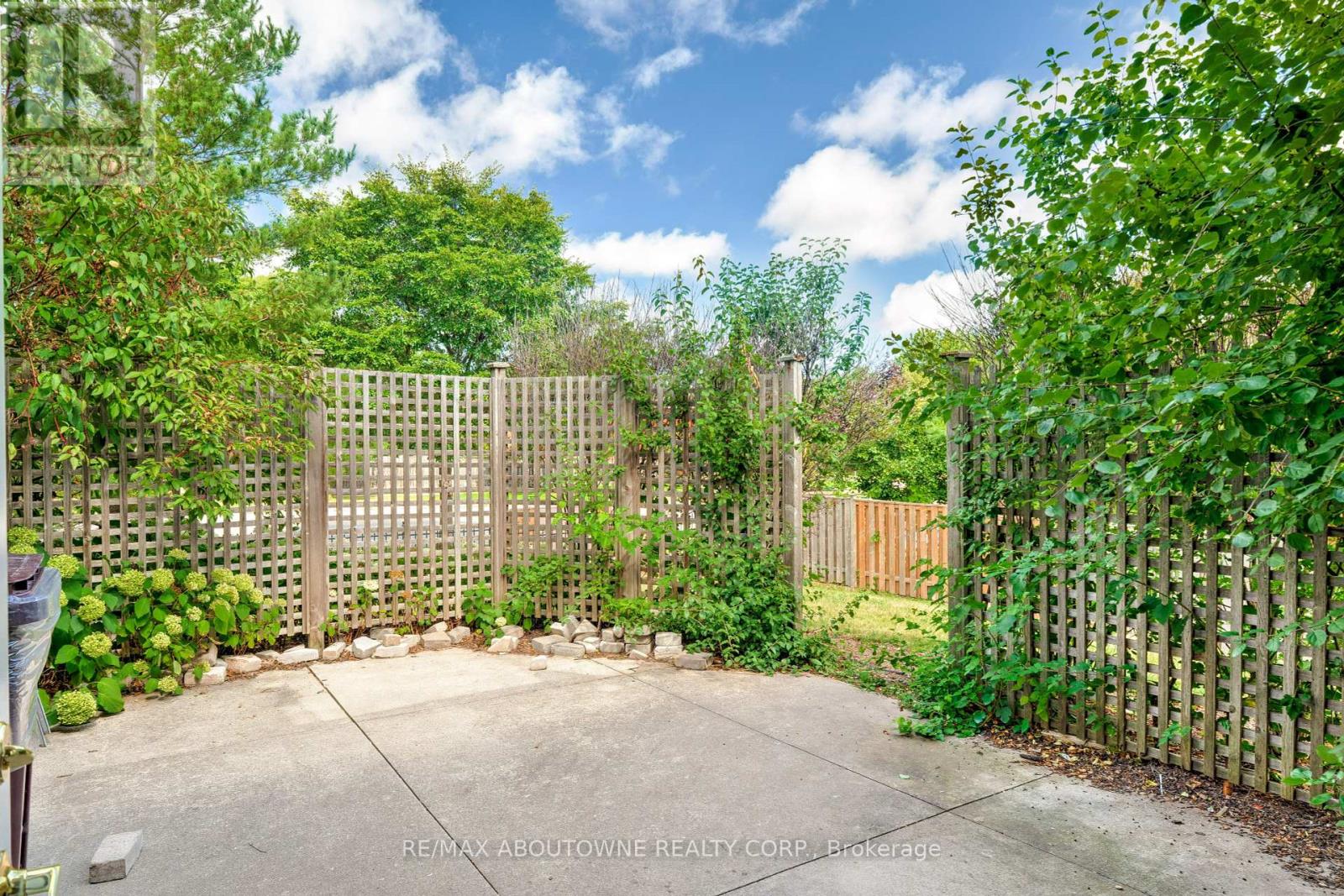 Photo 19 of 212 1460 Bishops Gate, Oakville ON