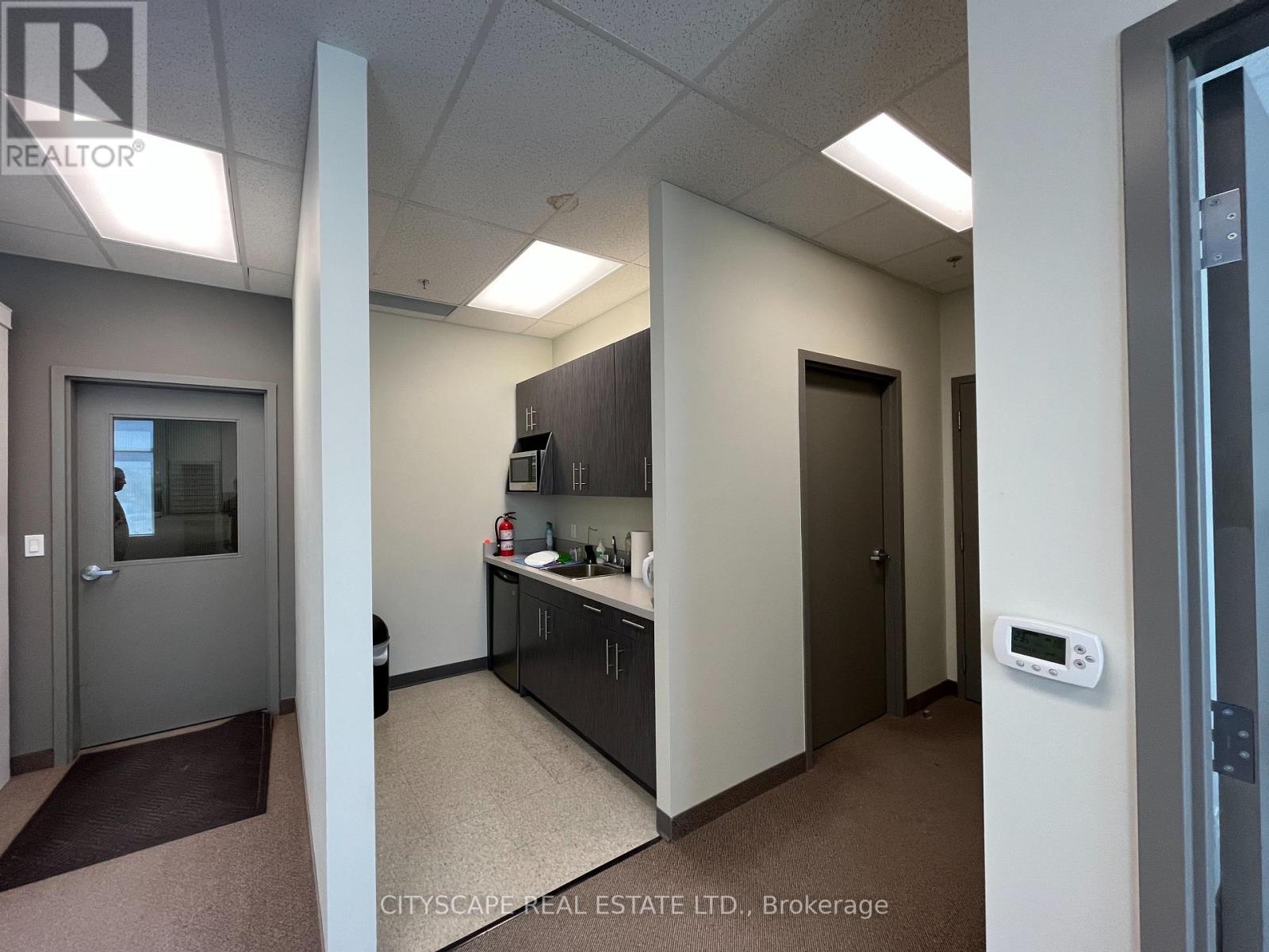 Photo 4 of 9 3750 B Laird Road, Mississauga ON
