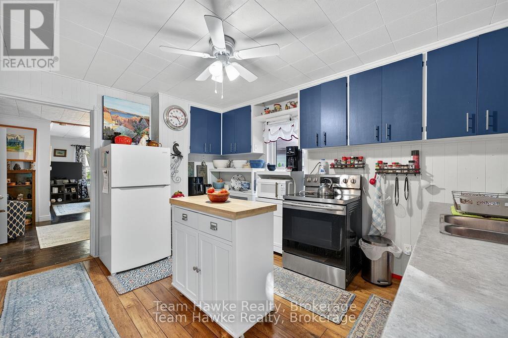 Photo 5 of 479 Queen Street, Midland ON