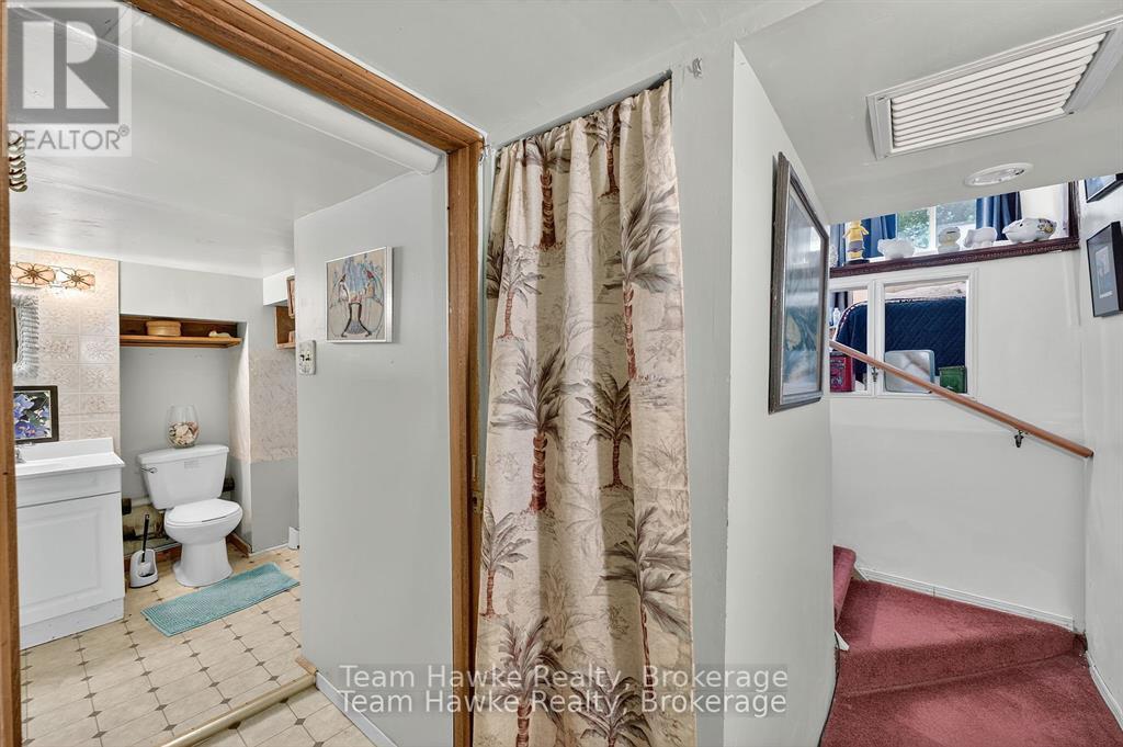 Photo 2 of 479 Queen Street, Midland ON