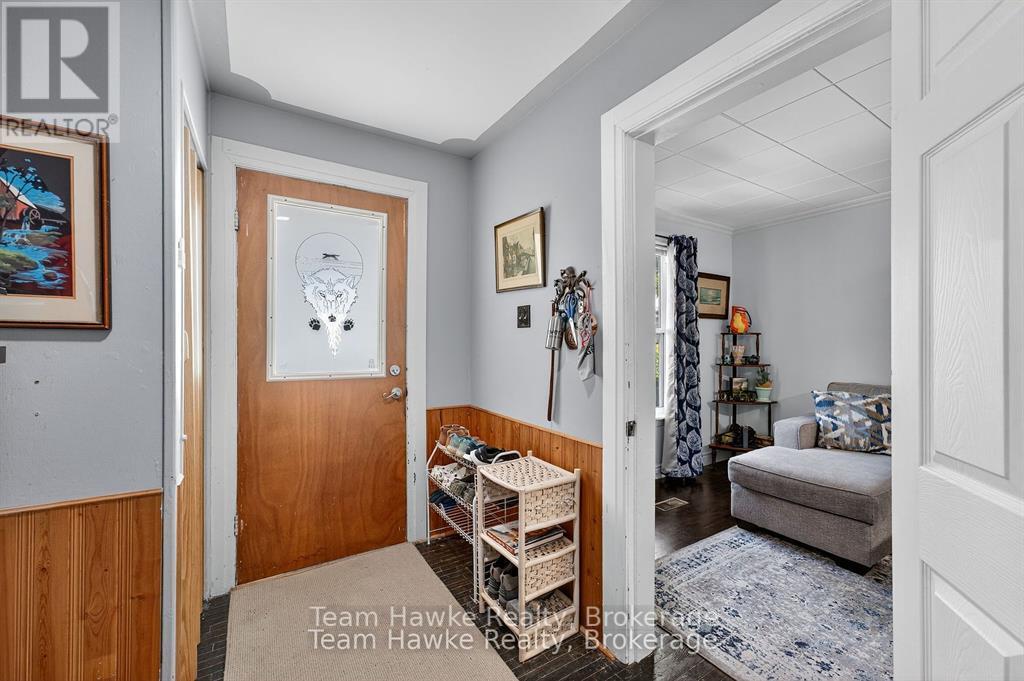 Photo 8 of 479 Queen Street, Midland ON