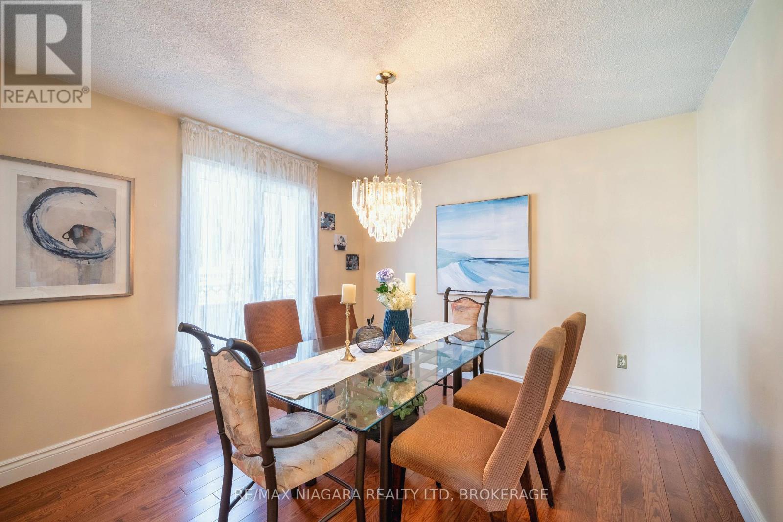 Photo 17 of 26 Crestcombe Road, St Catharines ON