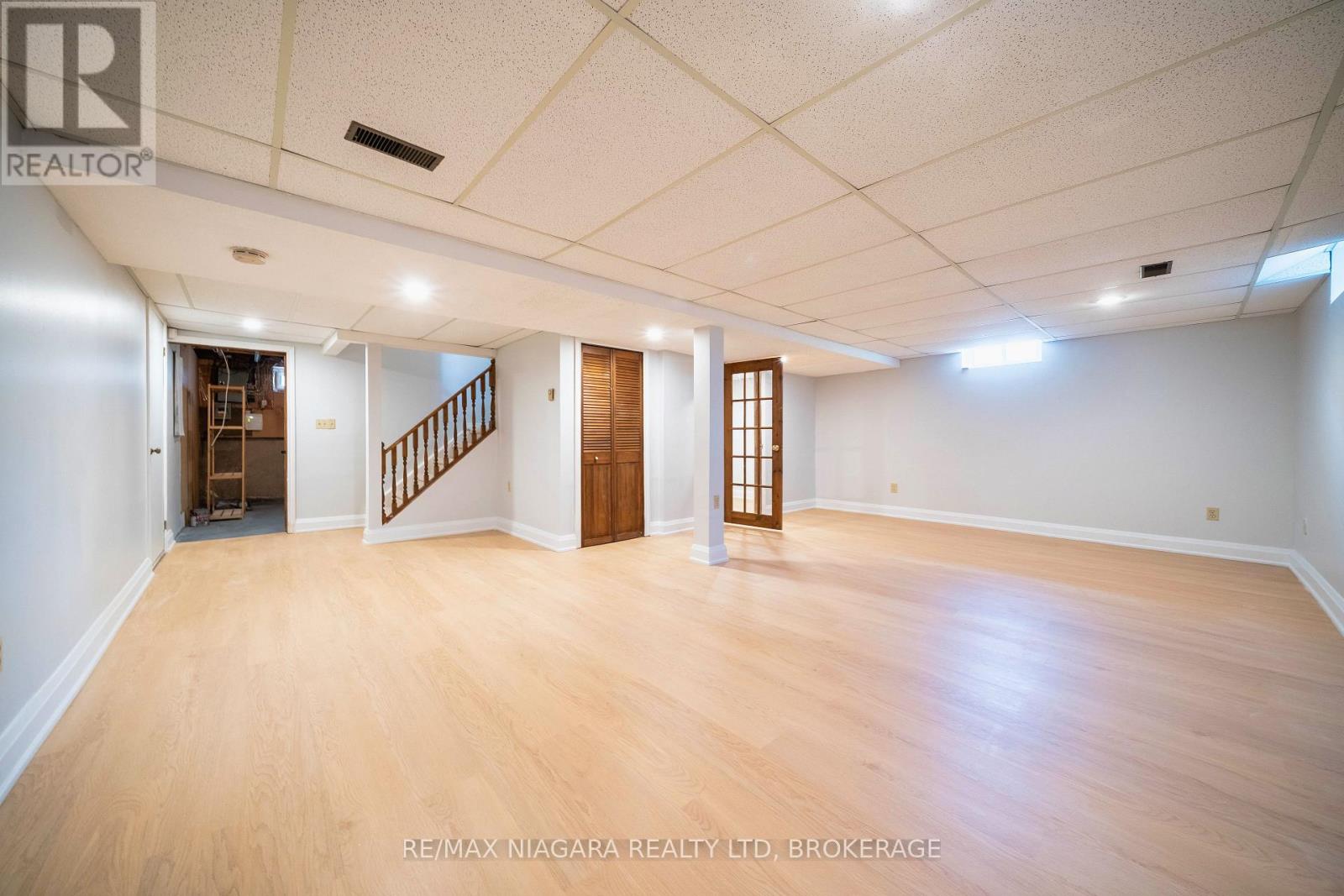 Photo 19 of 26 Crestcombe Road, St Catharines ON