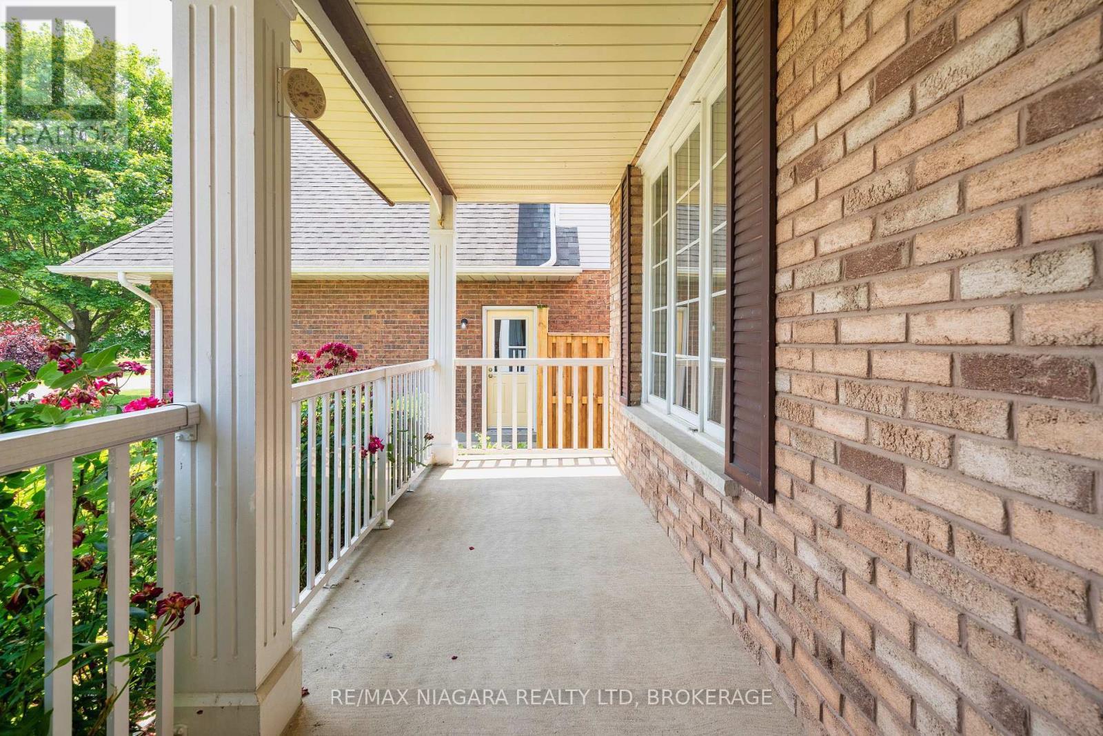 Photo 20 of 26 Crestcombe Road, St Catharines ON