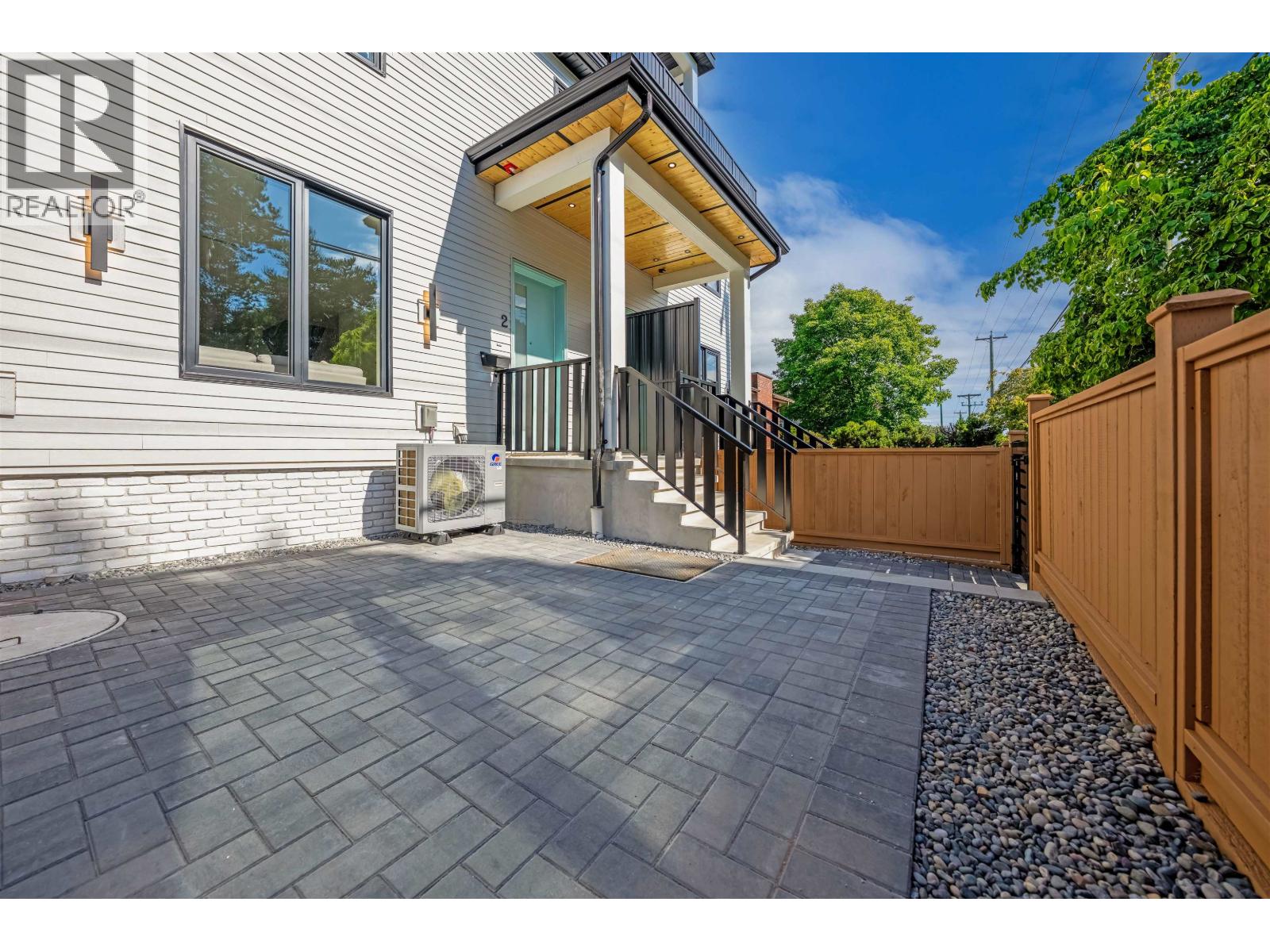 Photo 16 of 3 7180 Ontario Street, Vancouver BC