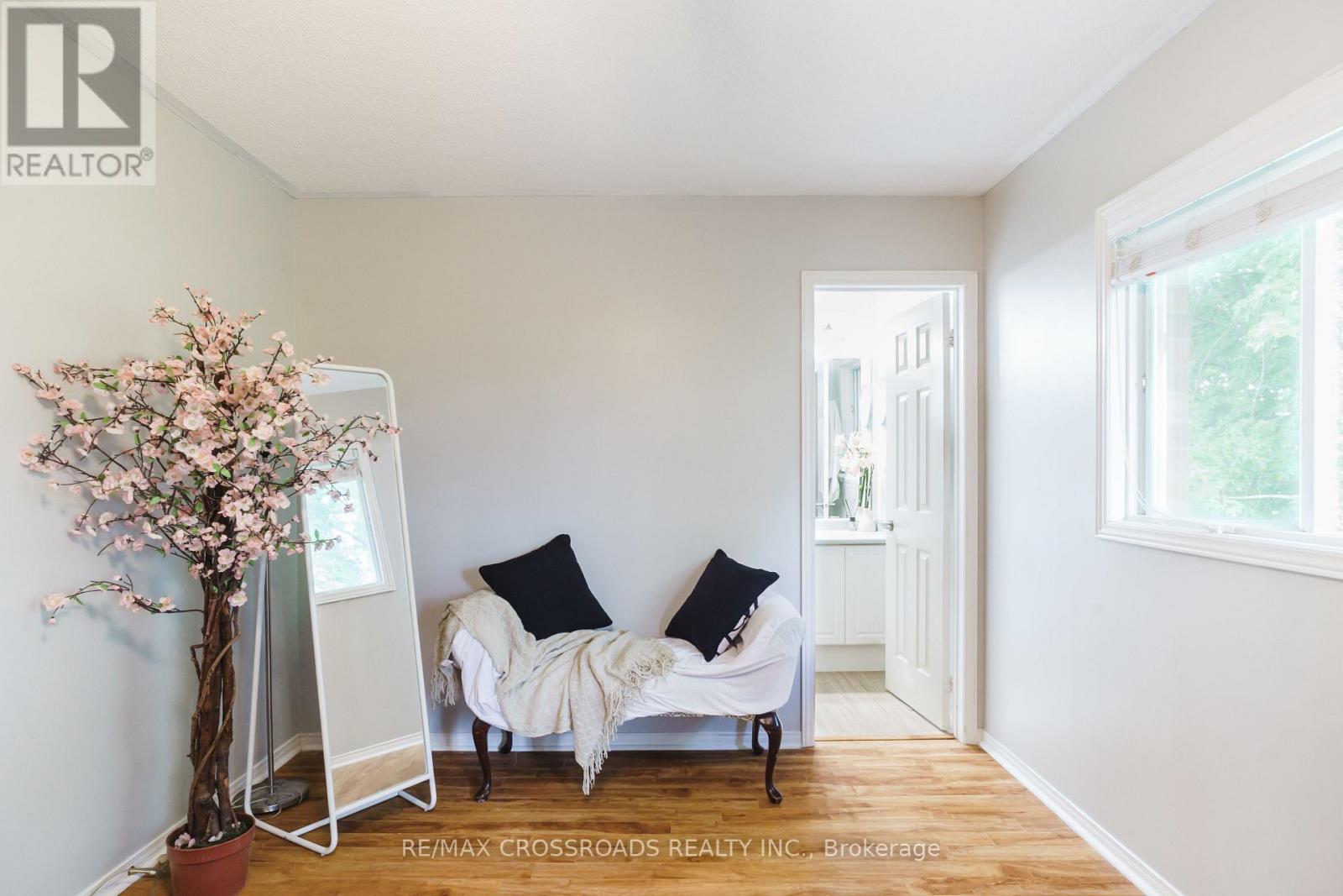 Photo 1 of 619 Walpole Crescent, Newmarket ON