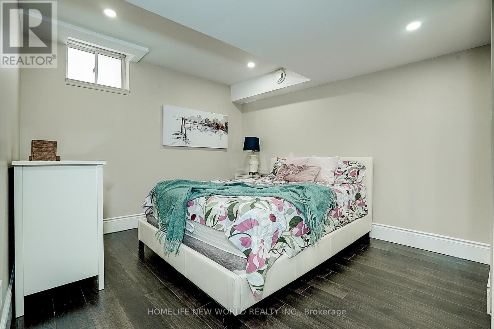 Photo 32 of 253 Cannes Avenue, Vaughan ON