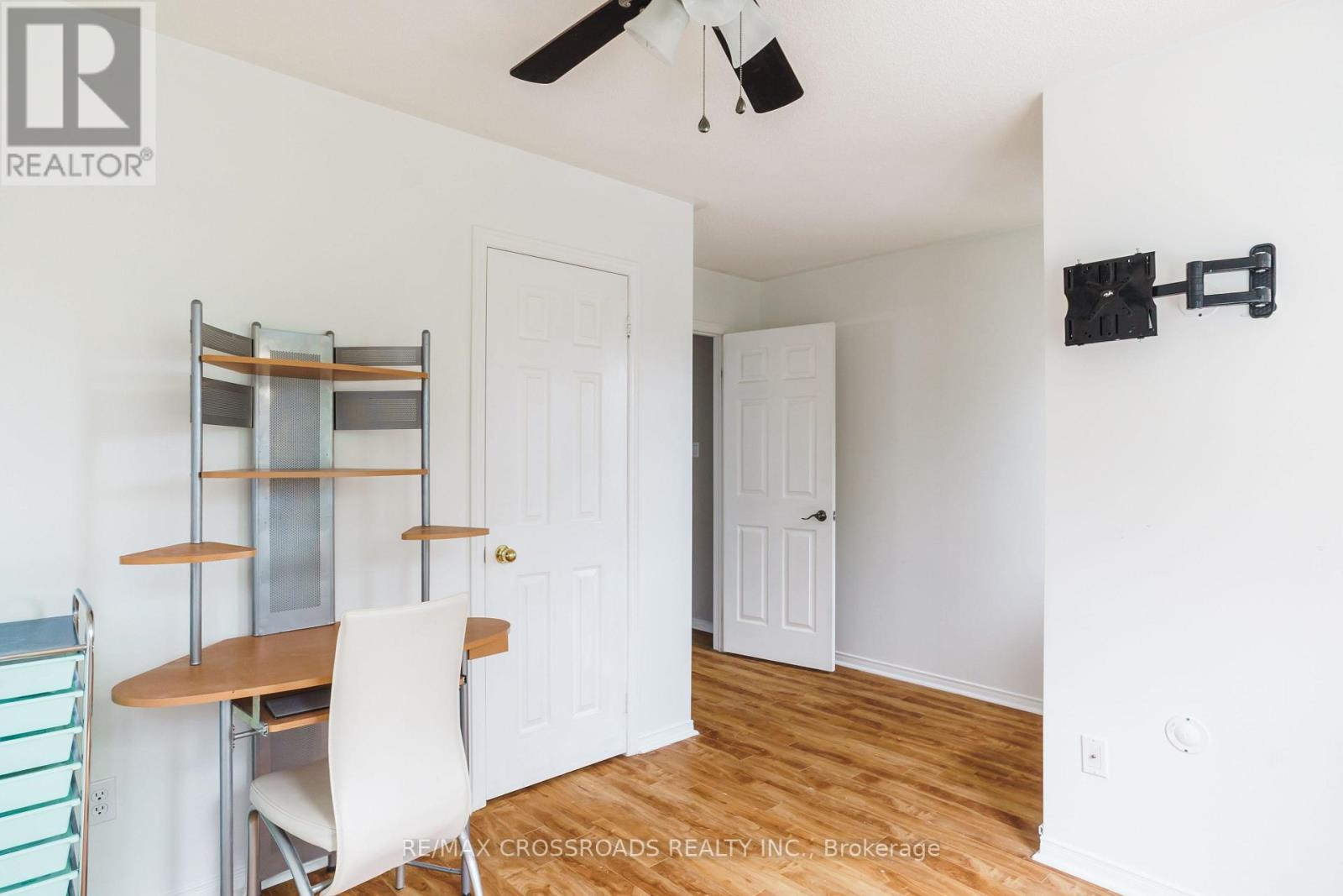 Photo 14 of 619 Walpole Crescent, Newmarket ON