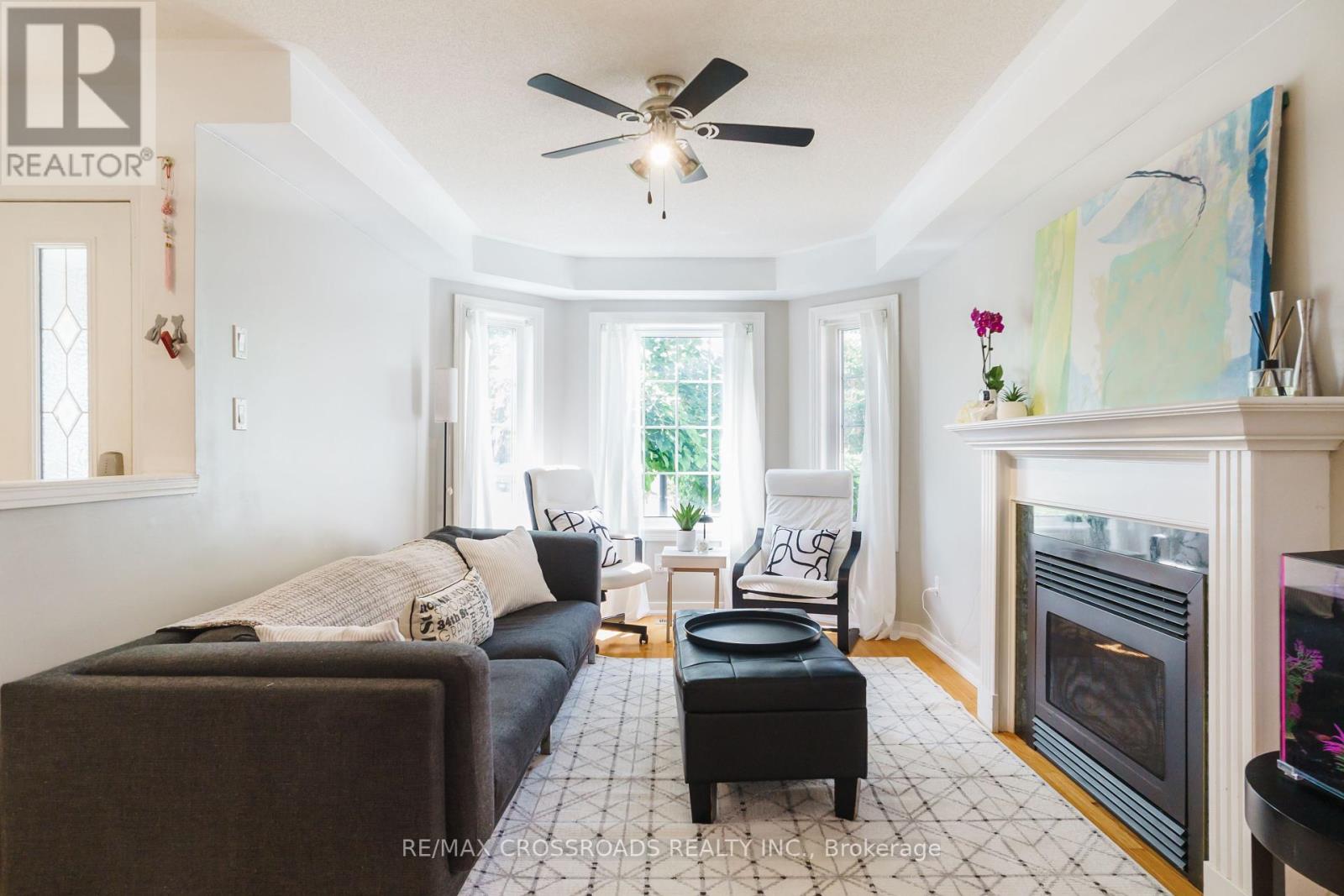 Photo 16 of 619 Walpole Crescent, Newmarket ON