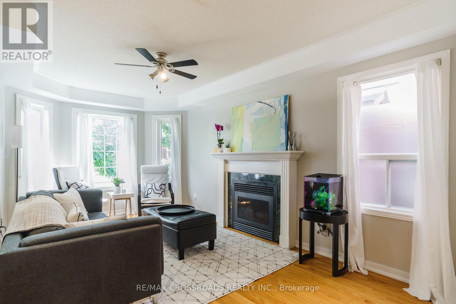 Photo 11 of 619 Walpole Crescent, Newmarket ON