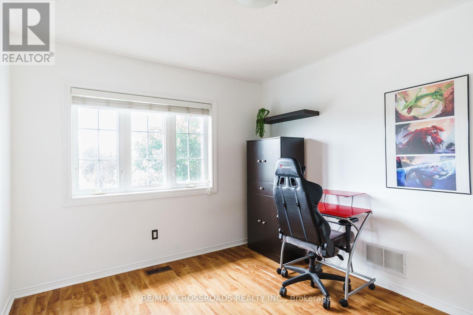 Photo 30 of 619 Walpole Crescent, Newmarket ON