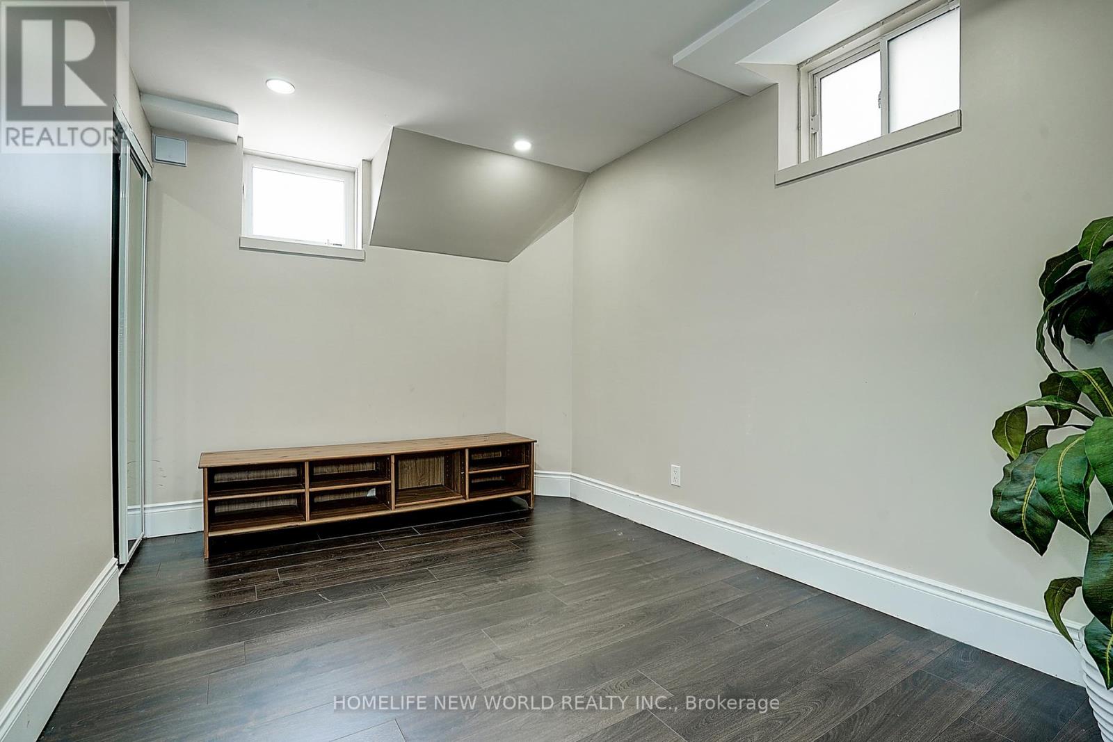 Photo 15 of 253 Cannes Avenue, Vaughan ON