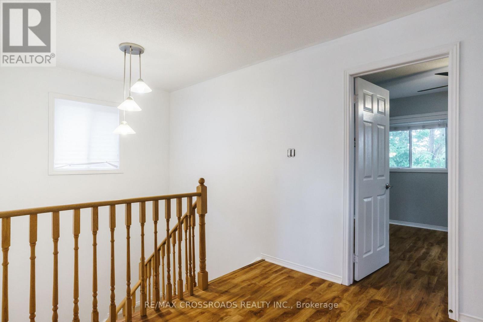 Photo 31 of 619 Walpole Crescent, Newmarket ON