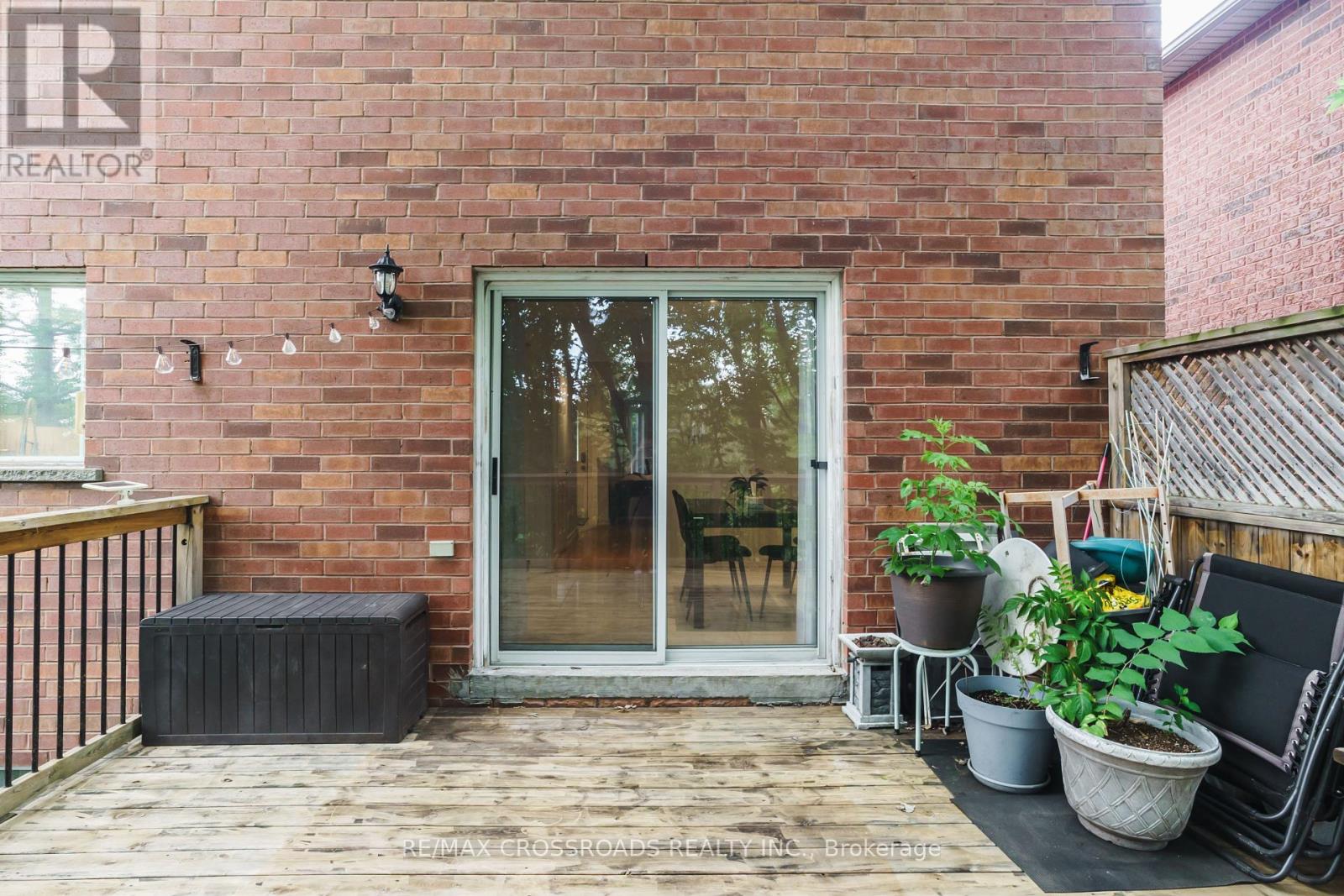 Photo 5 of 619 Walpole Crescent, Newmarket ON