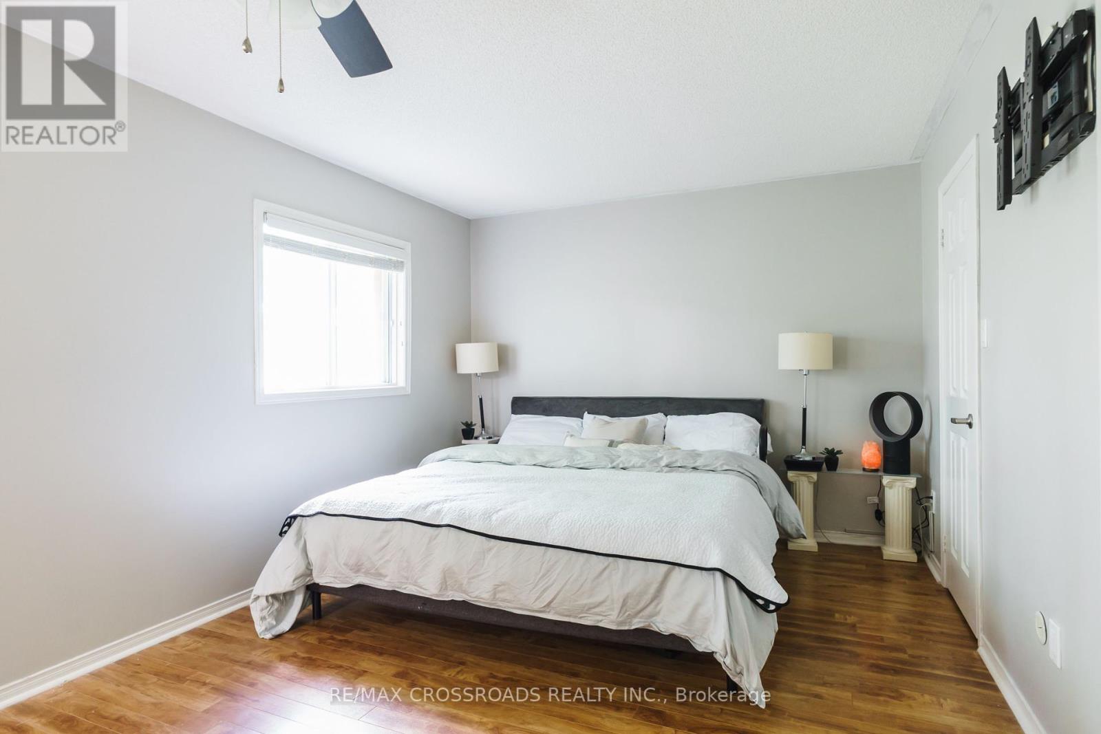 Photo 23 of 619 Walpole Crescent, Newmarket ON