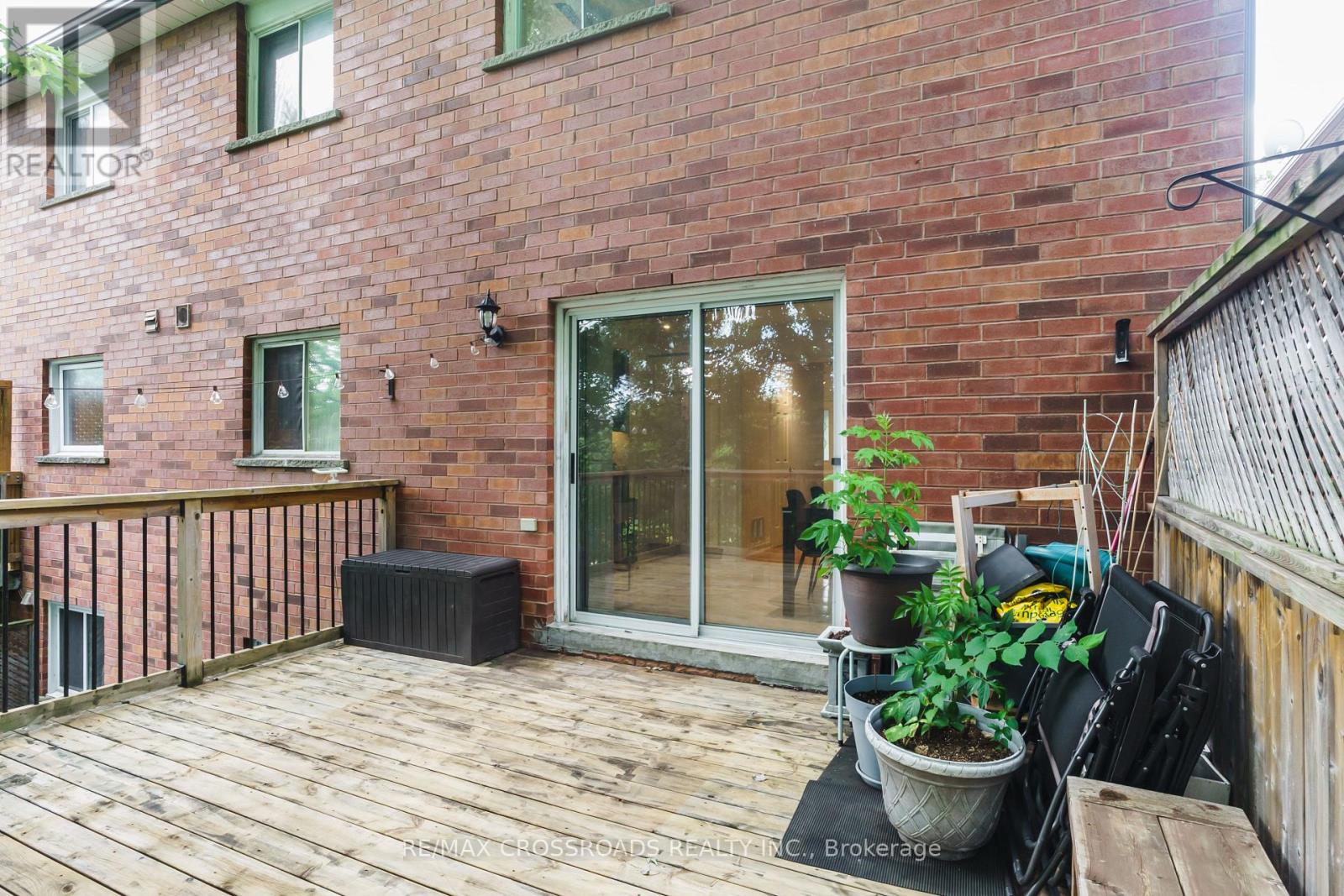 Photo 3 of 619 Walpole Crescent, Newmarket ON