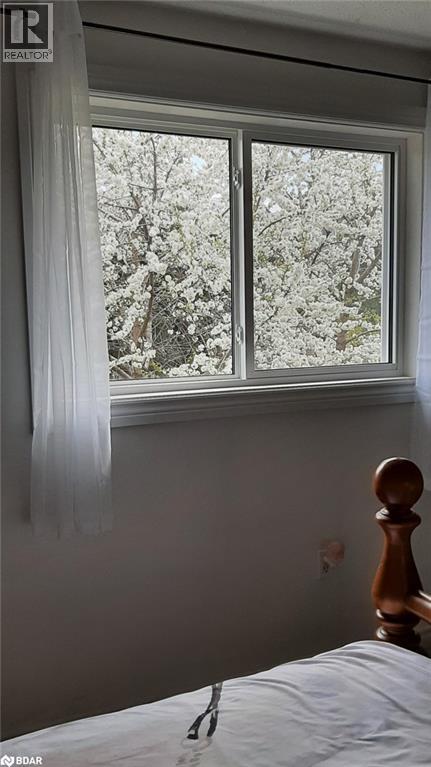 Photo 4 of 84 Gore Drive, Barrie ON