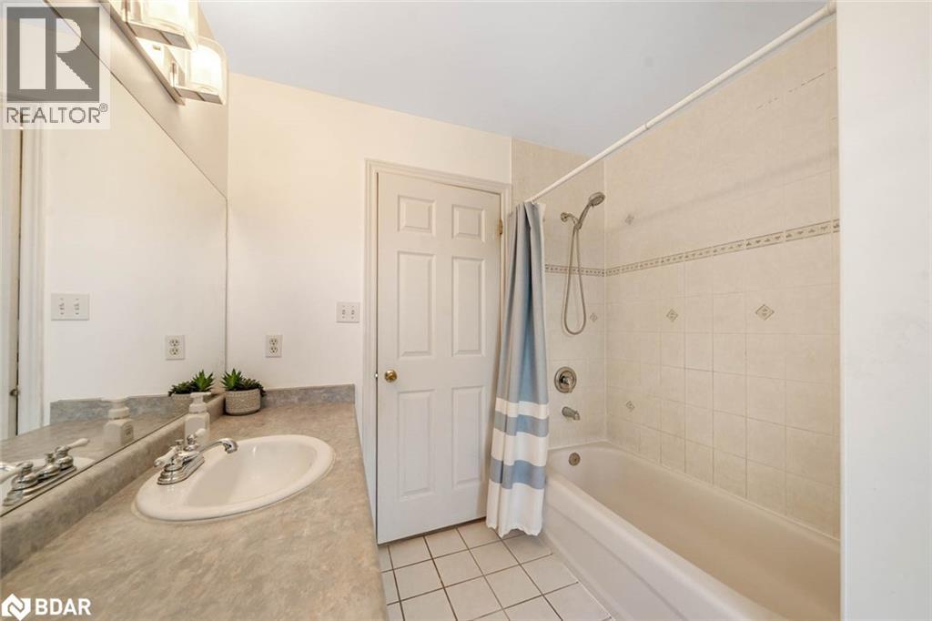 Photo 9 of 84 Gore Drive, Barrie ON