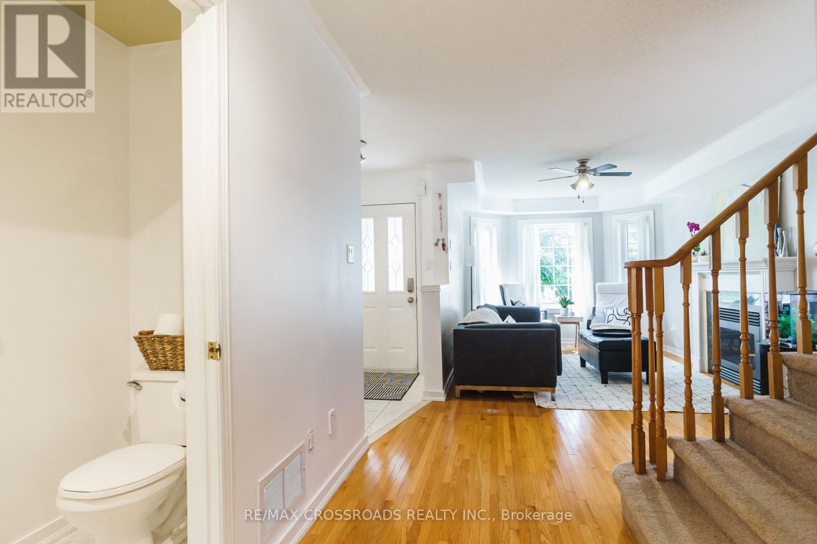 Photo 9 of 619 Walpole Crescent, Newmarket ON