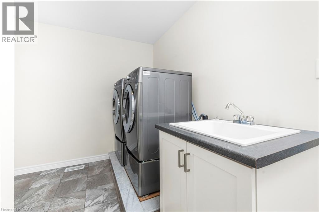 Photo 10 of 114 Lampman Drive, Grimsby ON