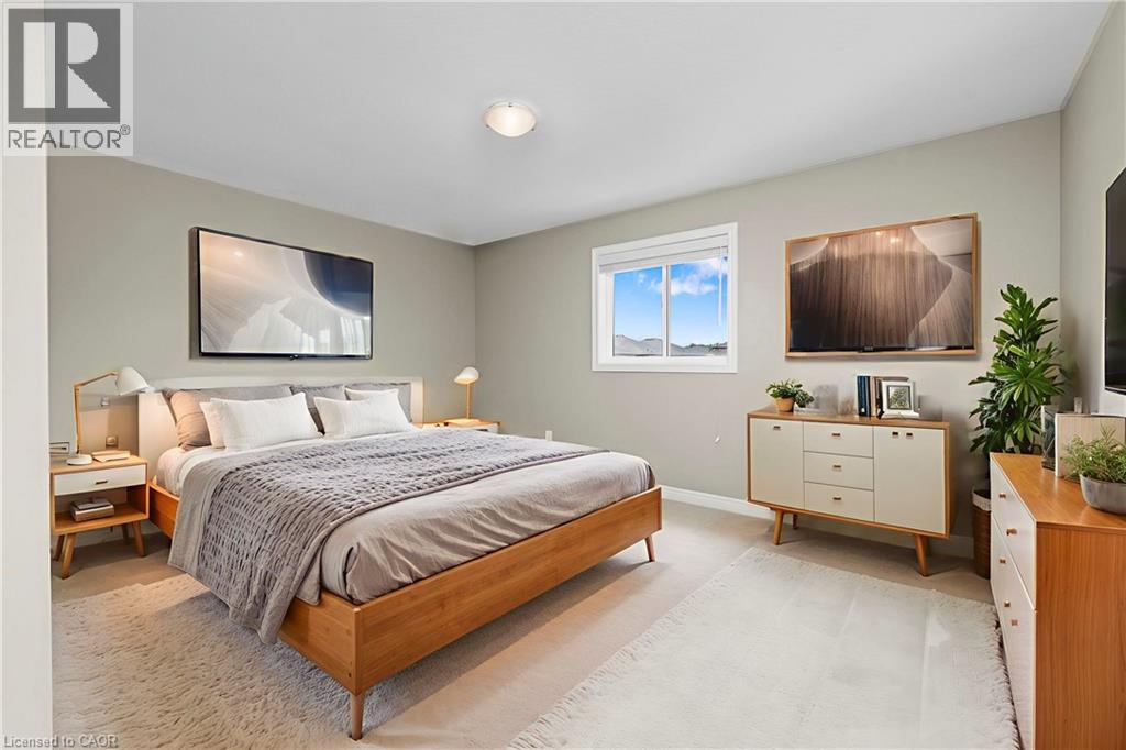 Photo 9 of 114 Lampman Drive, Grimsby ON