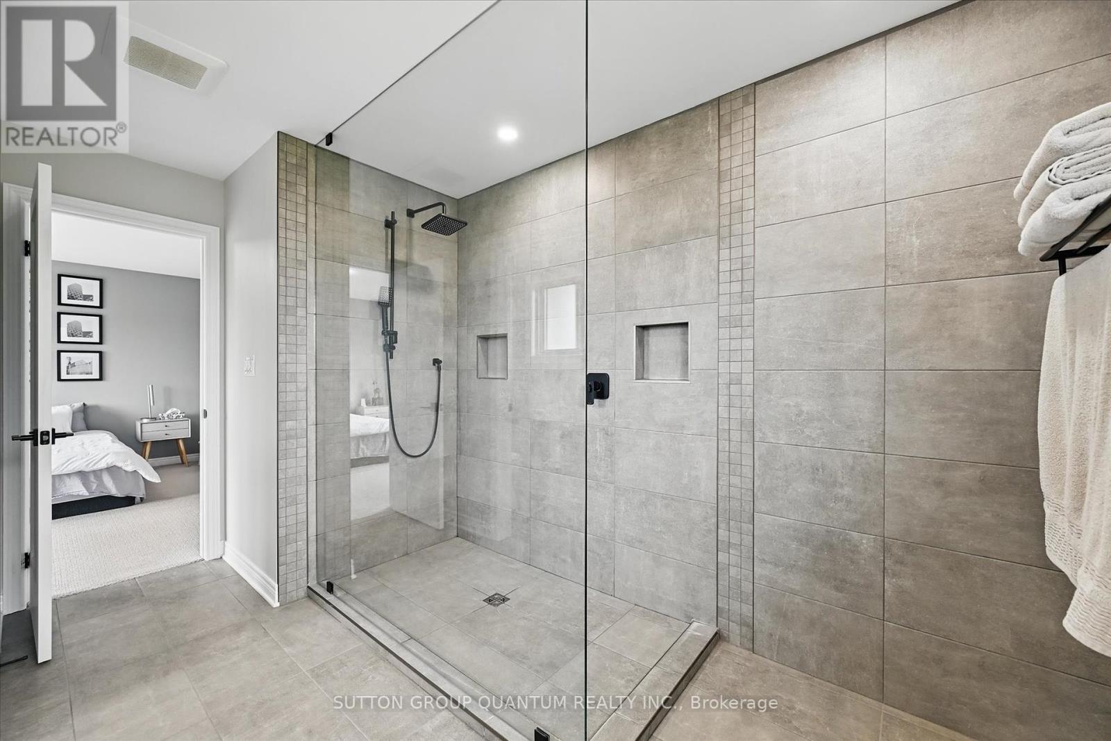 Photo 9 of 63 Berkshire Drive, St Catharines ON