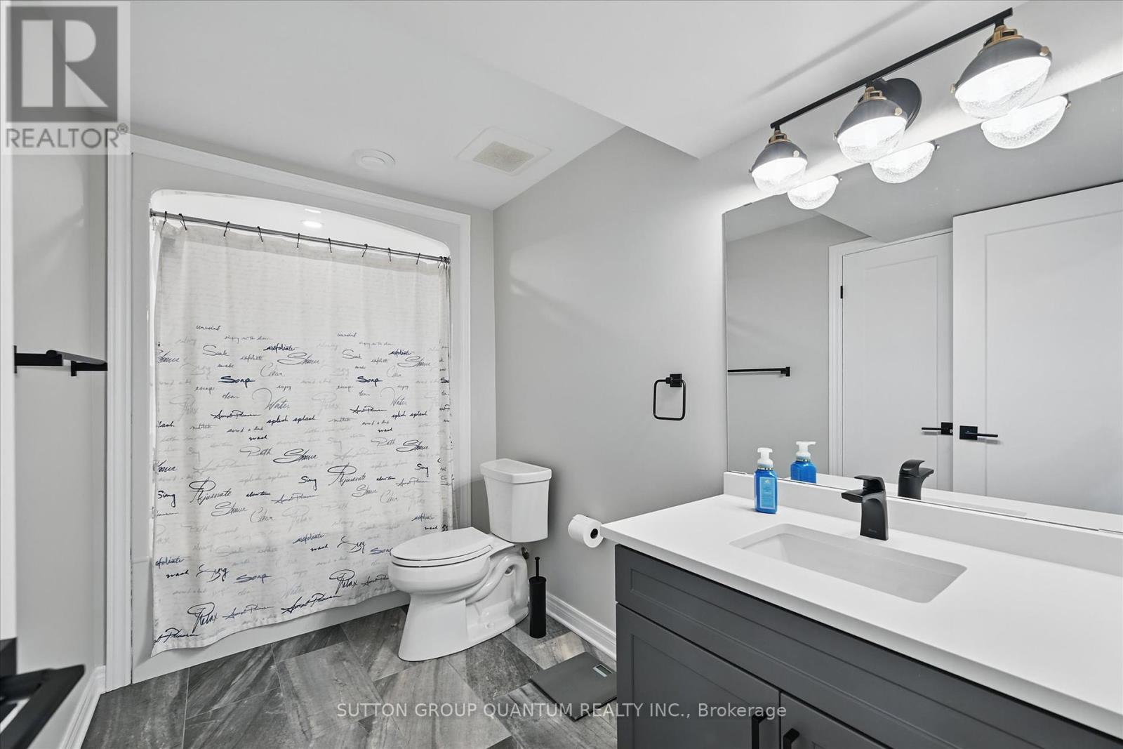 Photo 2 of 63 Berkshire Drive, St Catharines ON