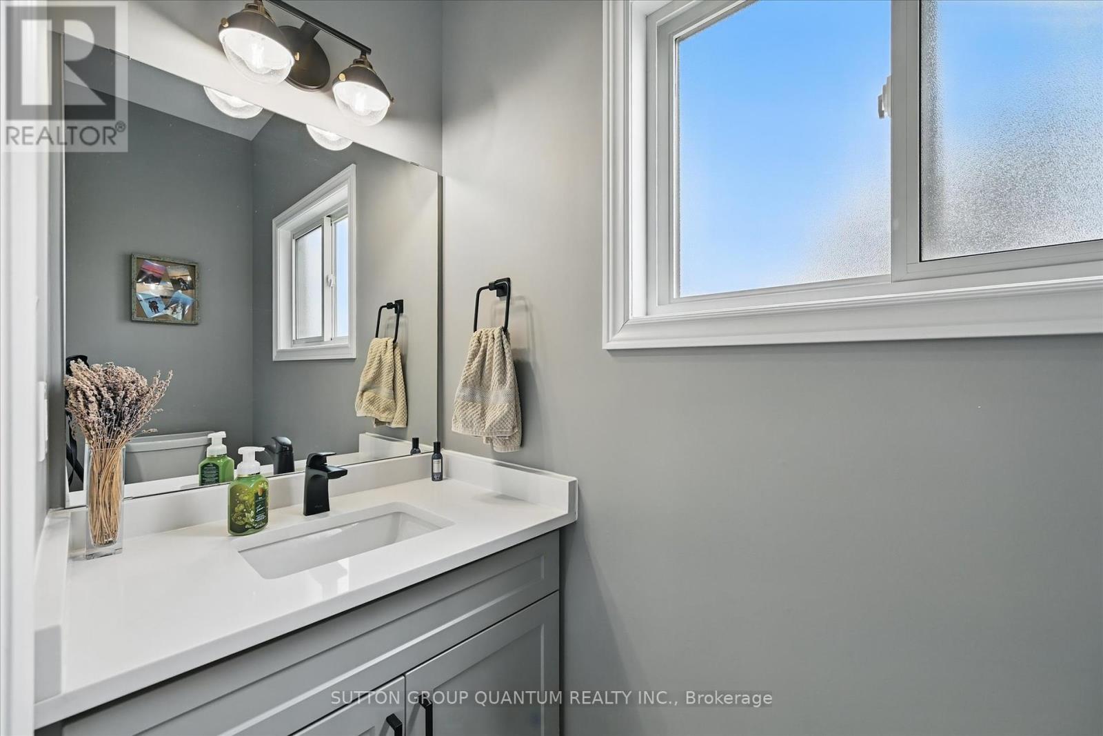Photo 6 of 63 Berkshire Drive, St Catharines ON