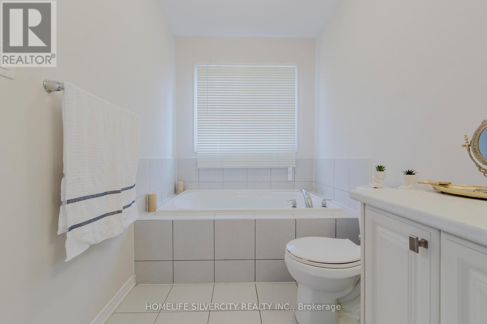 Photo 2 of 256 Bedrock Drive, Hamilton ON