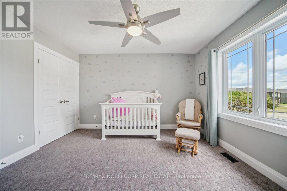 Photo 32 of 232 Maple Bush Drive, Cambridge ON