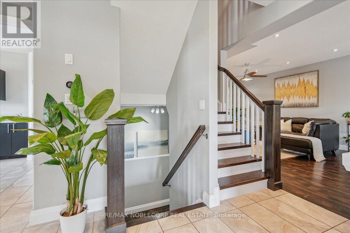 Photo 38 of 232 Maple Bush Drive, Cambridge ON