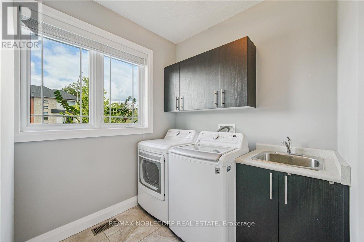 Photo 7 of 232 Maple Bush Drive, Cambridge ON