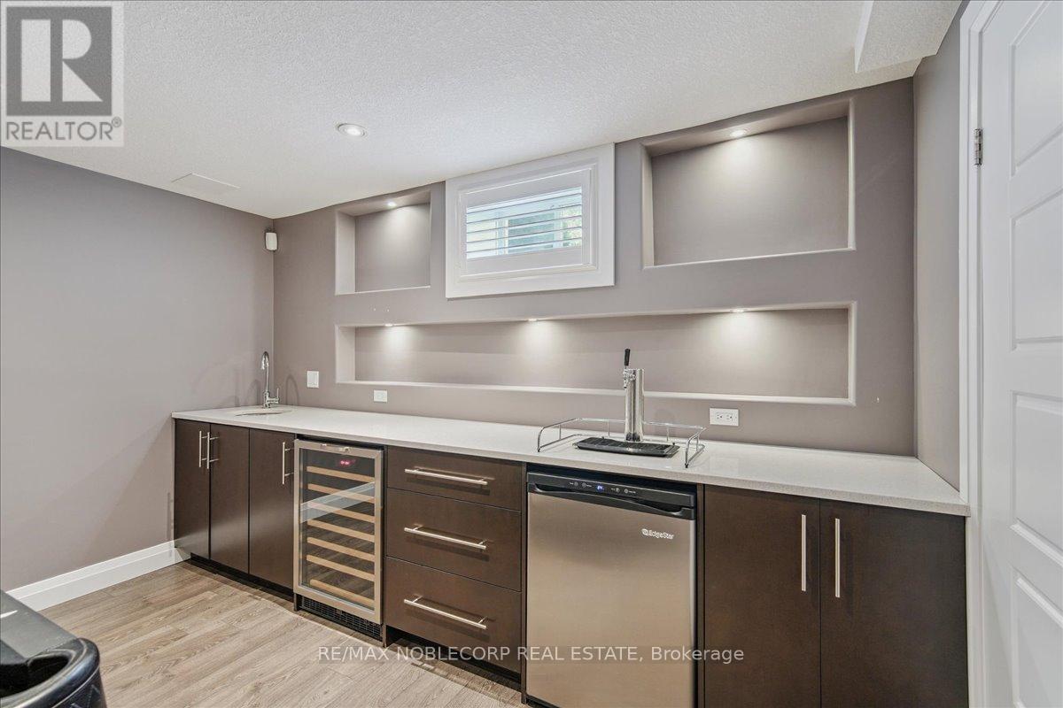 Photo 18 of 232 Maple Bush Drive, Cambridge ON