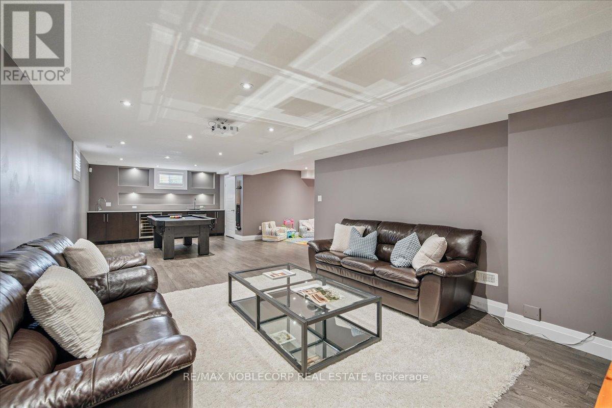 Photo 19 of 232 Maple Bush Drive, Cambridge ON